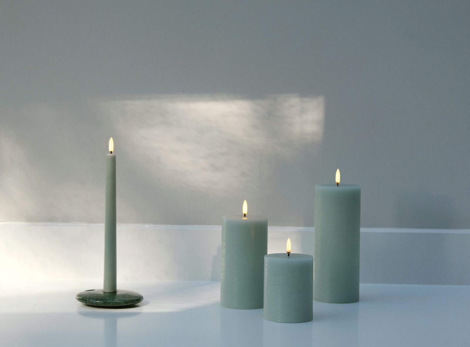 Dusty-Green-Taper-and-Assorted-Pillars Uyuni LED Stumpenkerze 7,8x15cm Dusty Green