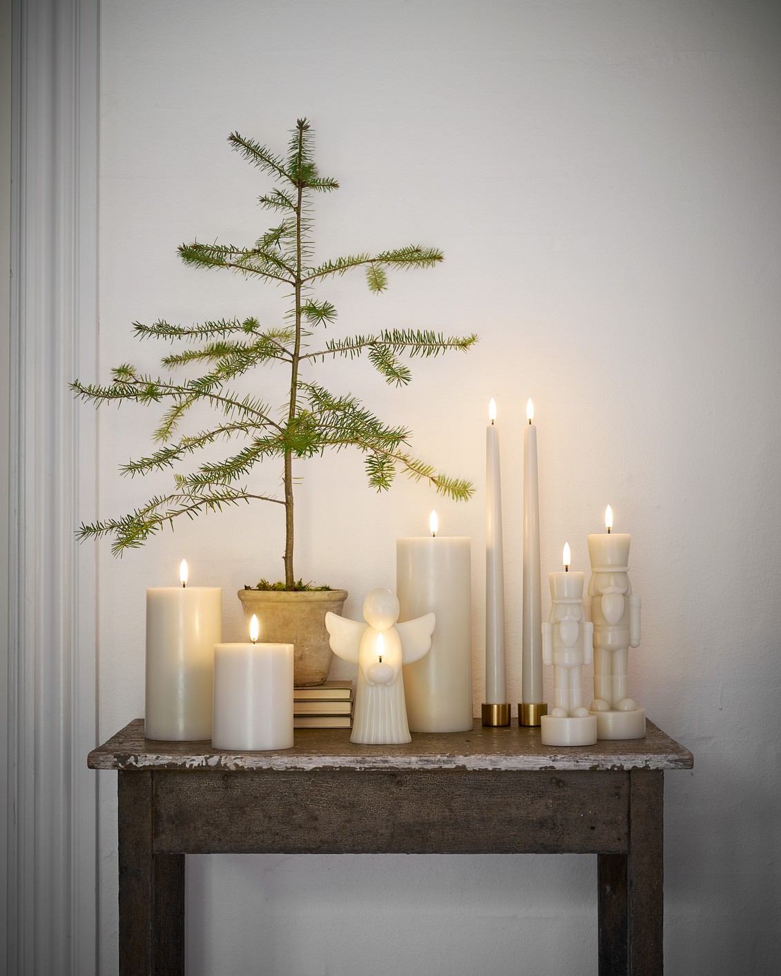 Uyuni LED Kerze Angel oyster grey 11x15,5cm Uyuni LED Kerze Angel oyster grey 11x15,5cm