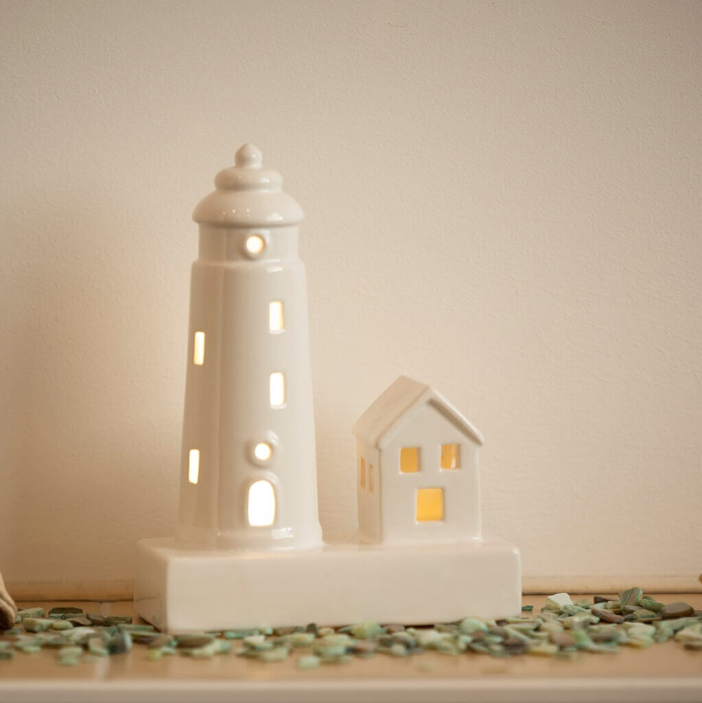 Corsica-Auf-Sockel Leuchtturm & Haus auf Sockel 17cm