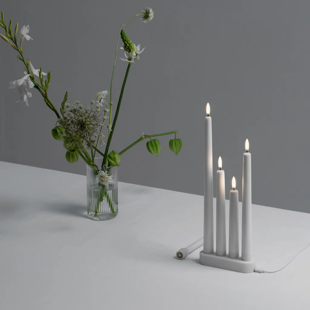 Piffany LED Akku-Basis Taper 4 mit USB-C, Weiß 13x4cm weiße Kerzen, Teelicht-Adapter, DIN-kerzenhalter, Blumen-Deko, Glas-Vase