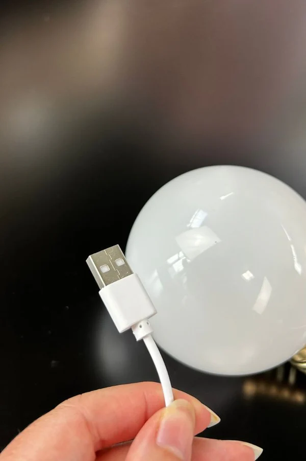 Deko Glühbirne LED mit Kabel USB 9,5cm Deko Glühbirne LED mit Kabel USB 9,5cm