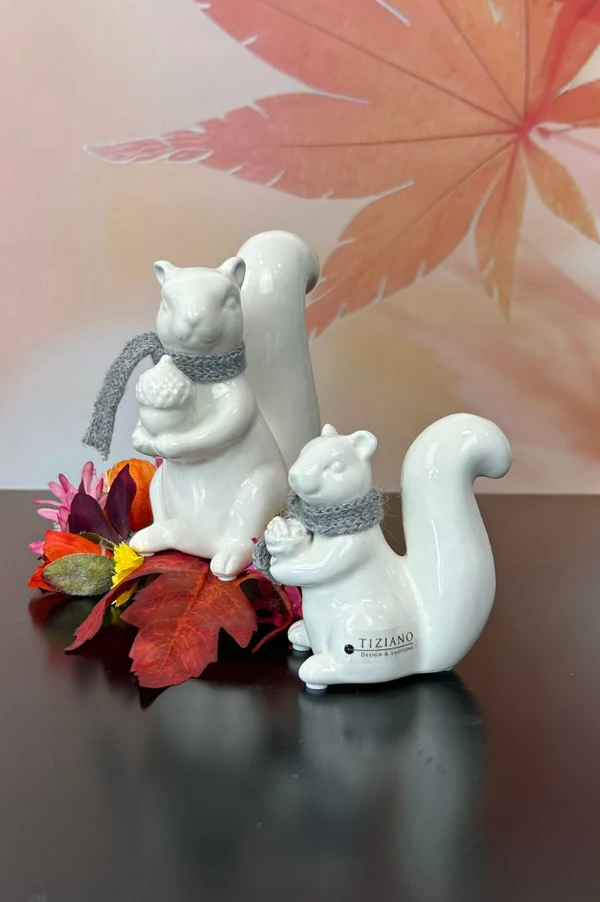 Eichhörnchen Robert mit Eichel 10cm cremeweiß Eichhörnchen Robert mit Eichel 10cm cremeweiß