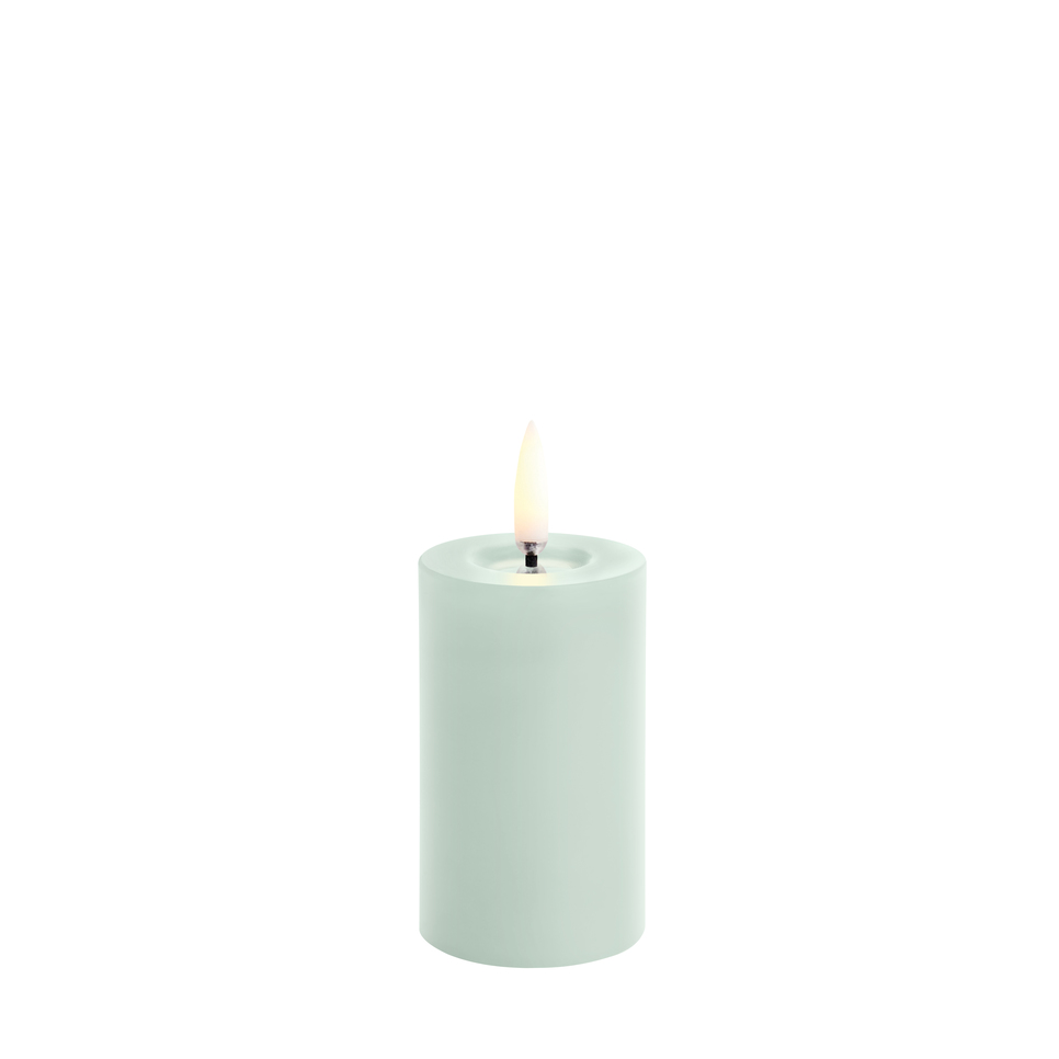 UL-PI-DGM0506_r1_no_glow Uyuni LED Stumpenkerze 5 x 7,5cm melted dusty green