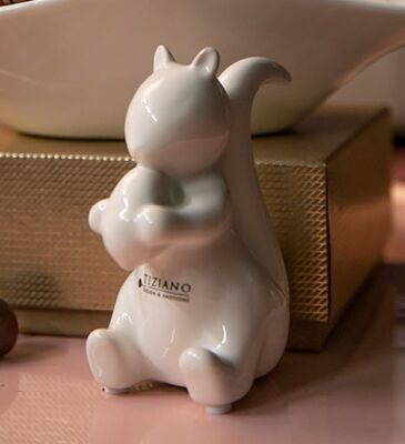 Eichhörnchen Silvino sitzend 7,5cm cremeweiß