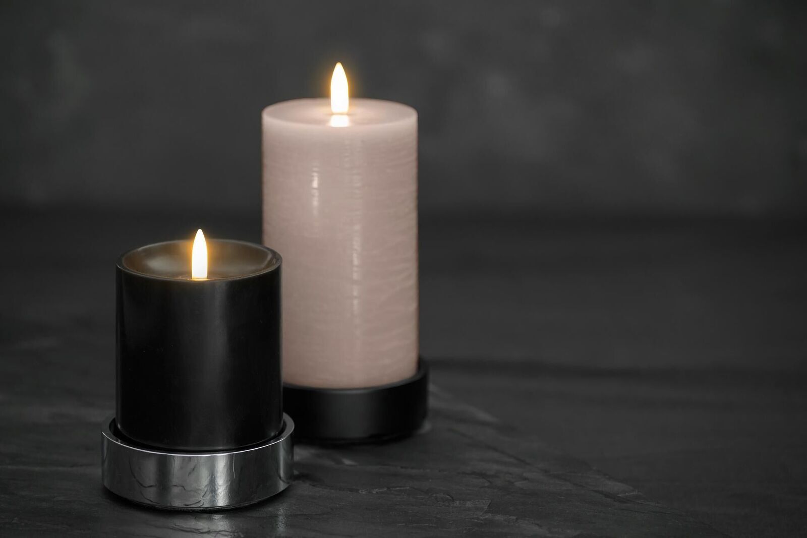 Uyuni Stumpenkerzenhalter Light mattschwarz Uyuni Stumpenkerzenhalter Light mattschwarz