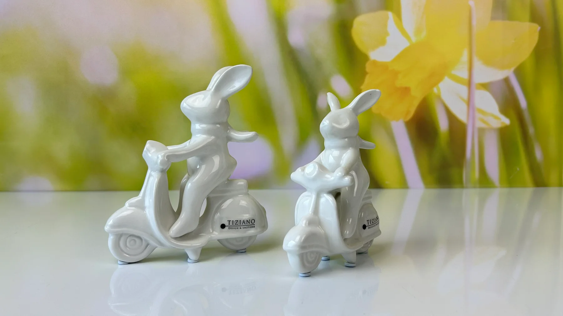 Hase Vespino auf Vespa 15,5cm cremeweiß