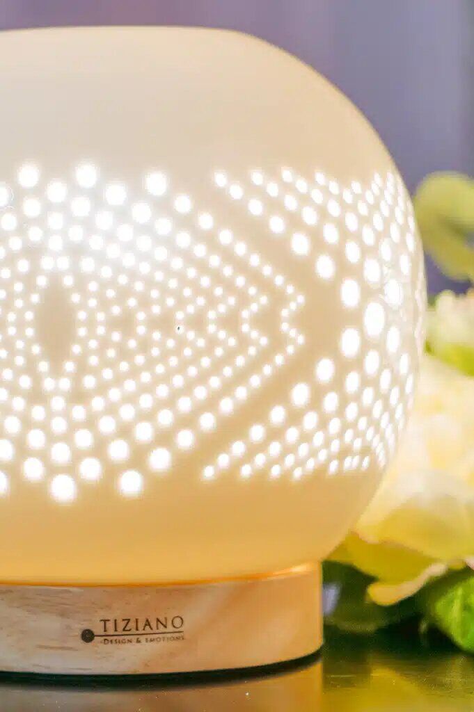 ortenzia-m-raute-fuss-holz-detail Dekolampe Ortenzia mit Rauten