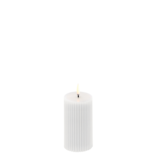 Uyuni LED Stumpenkerze 5,8x10cm Nordic White geriffelt