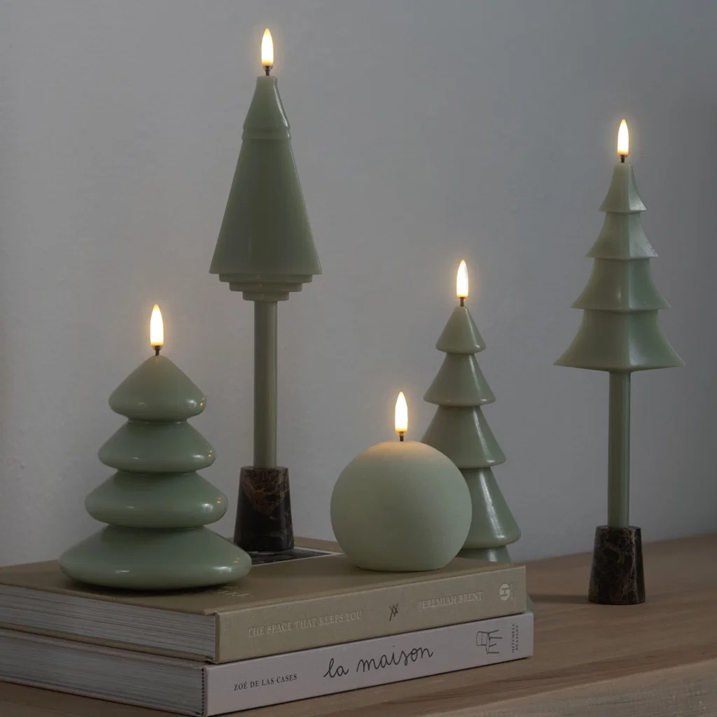 LED mini taper tree candle von Piffany in Sage green, 1,3x25cm kerzenhalter, kegelnut, weihnachtsdeko, grüne skulpturen, tresen dekoration