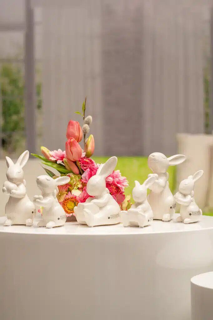 Hase Fabrio mit Schleife/Würfel creme 8cm