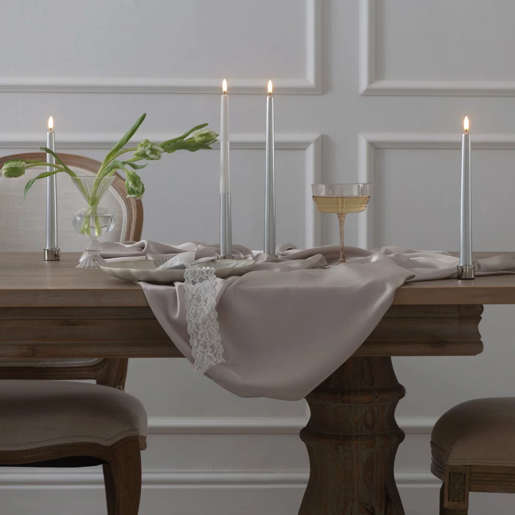 Tisch, Tischdeko, Teelicht, Weißes Kerzenlicht, Blumen vasen