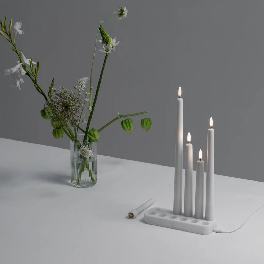 Piffany LED Akku-Basis für Taper-Kerzen, USB-C, Weiß, 18,5x6,5cm Vase, Blumen, Licht, Kerzenhalter, LED-Kerzen