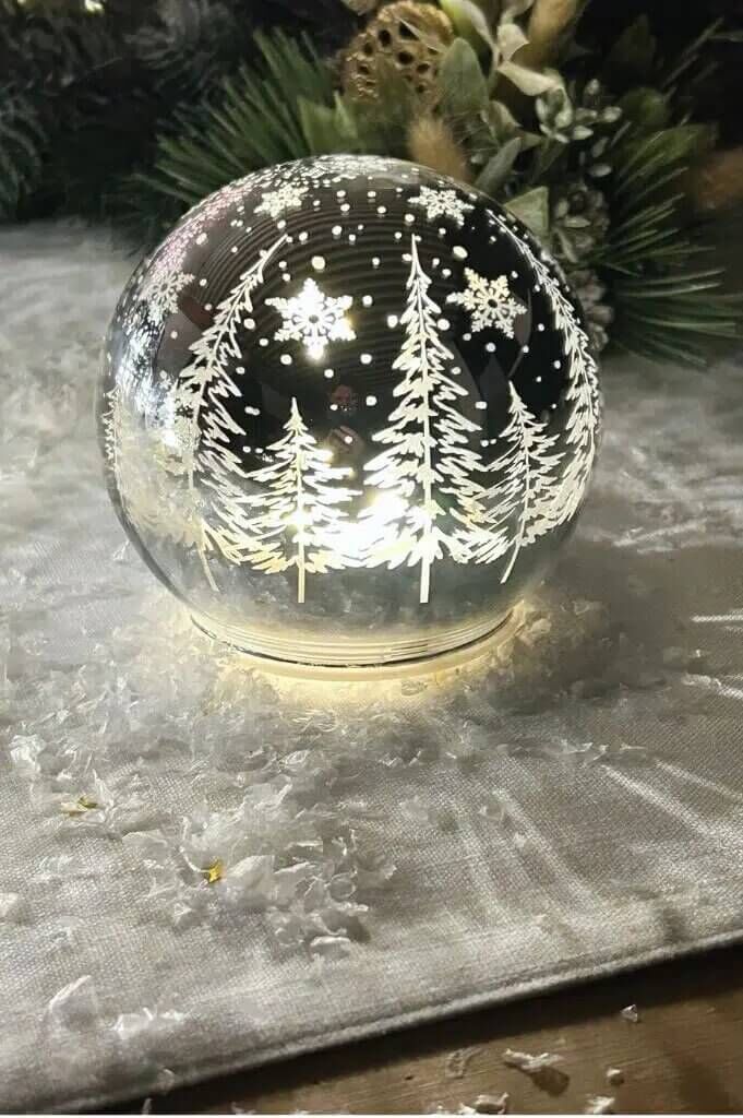 Lichtkugel Fabola Wald 10cm LED silber