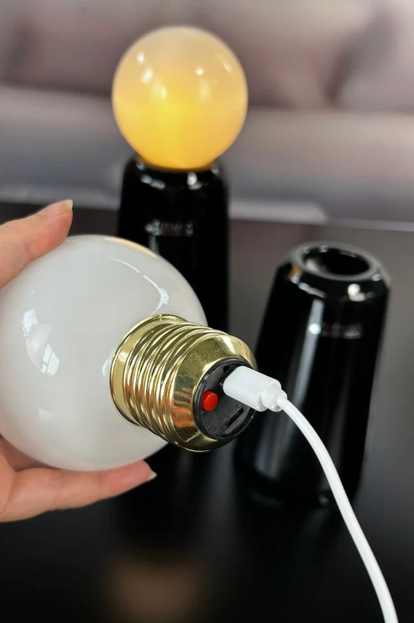 Deko Glühbirne LED mit Kabel USB 9,5cm Deko Glühbirne LED mit Kabel USB 9,5cm