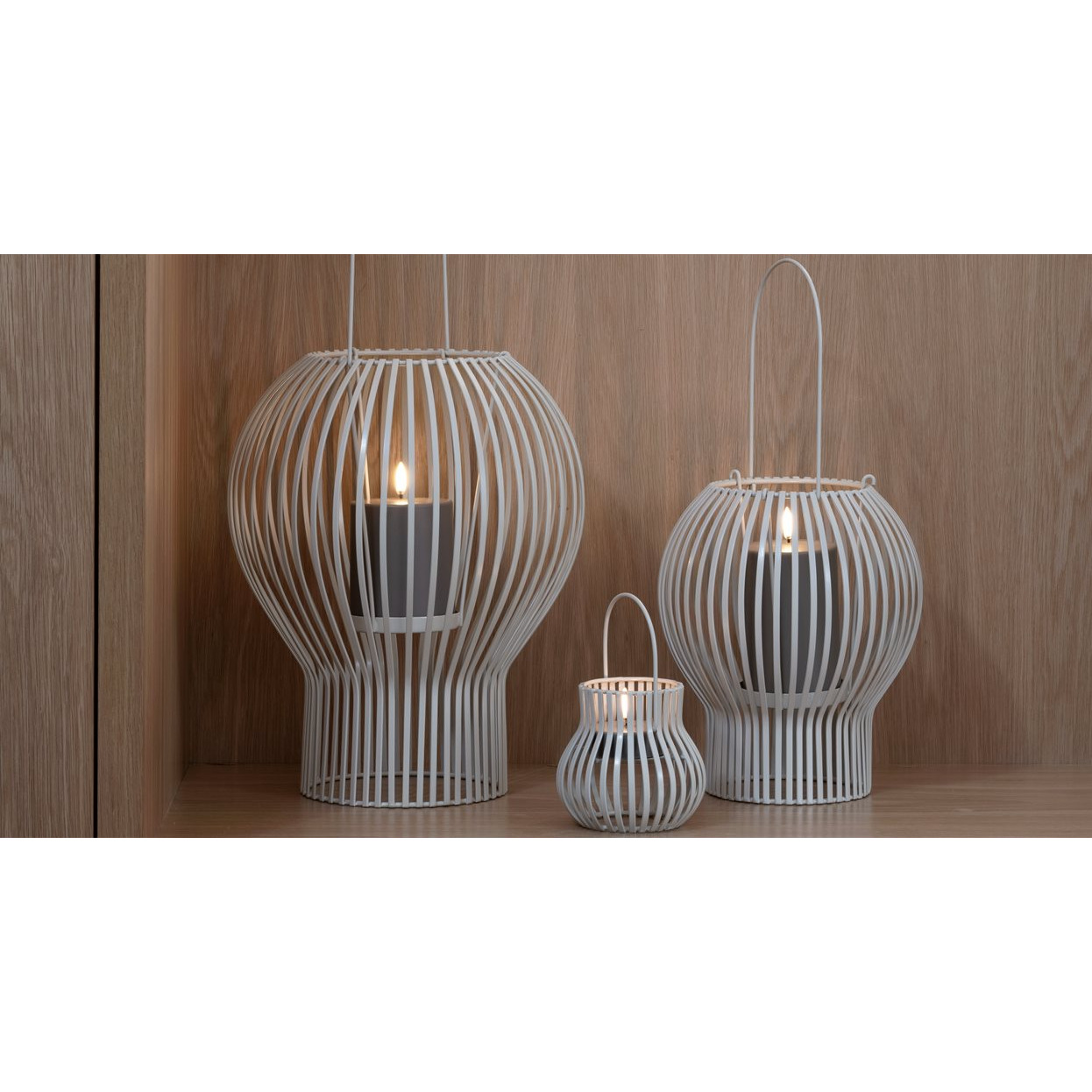 Upside Down Lantern von Piffany, Outdoor, Large, Light Grey Lampe, Hängeleuchte, Metall, Zylindrisch, Laterne