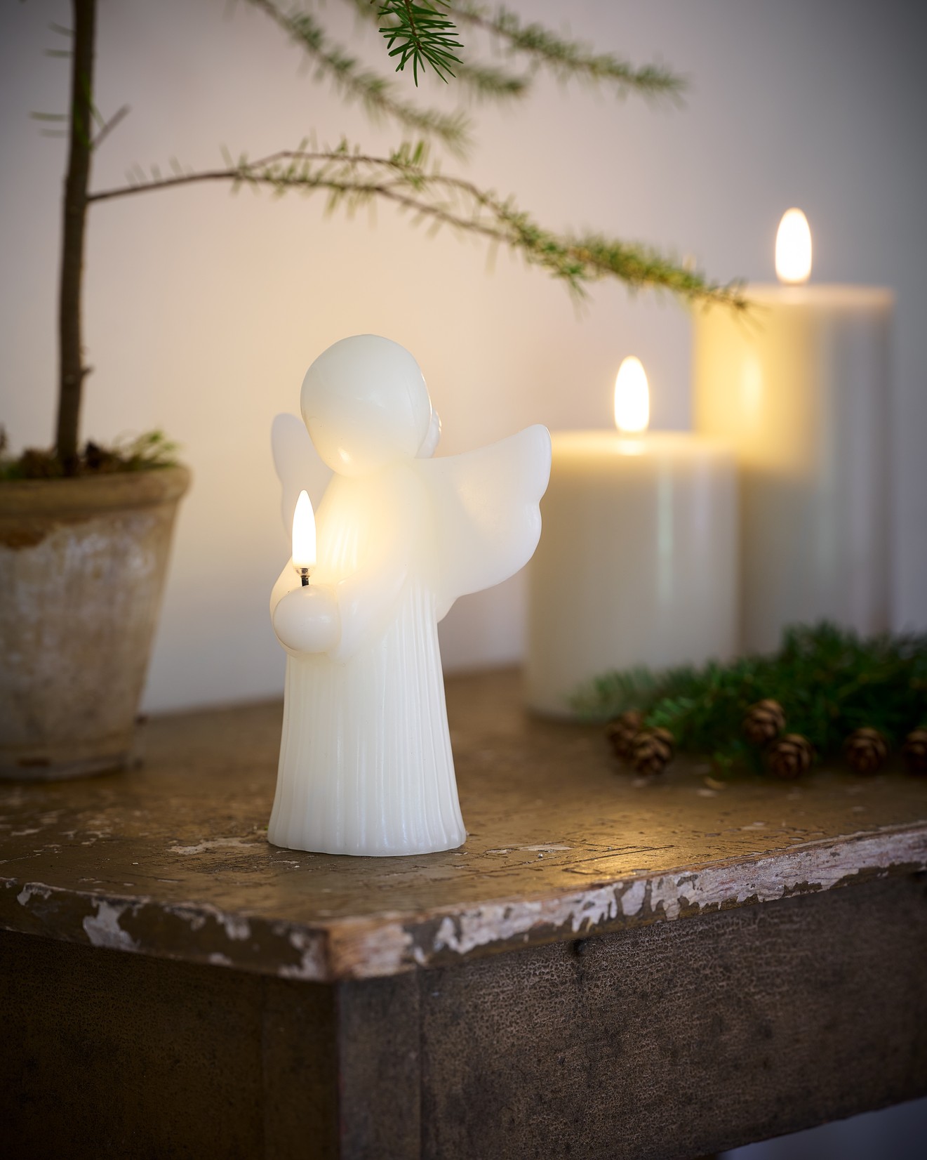 Uyuni LED Kerze Angel oyster grey 11x15,5cm Uyuni LED Kerze Angel oyster grey 11x15,5cm