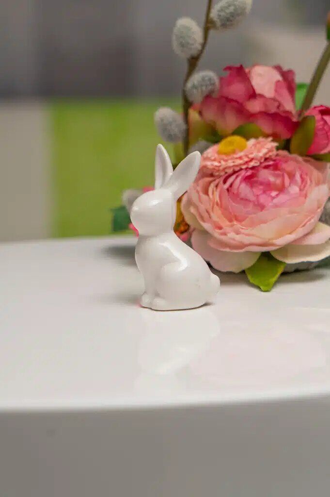 Hase Sally Pfoten unten cremeweiß 7cm