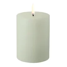 Piffany LED Stumpenkerze Sage Green glatt 7,8x10cm Kerze, Beigefarbene Kerze, Einfache Kerze, Stumpfe Kerze, Hohe Kerze