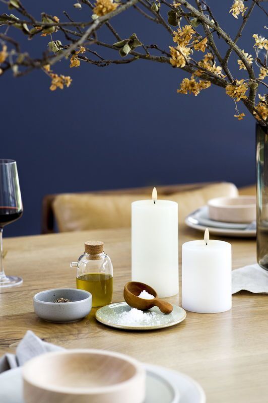 Pillar-Candles-nordic-white-dining-table-salt-blue-wall-small Uyuni LED Stumpenkerze 5 x 4,5cm melted sandstone