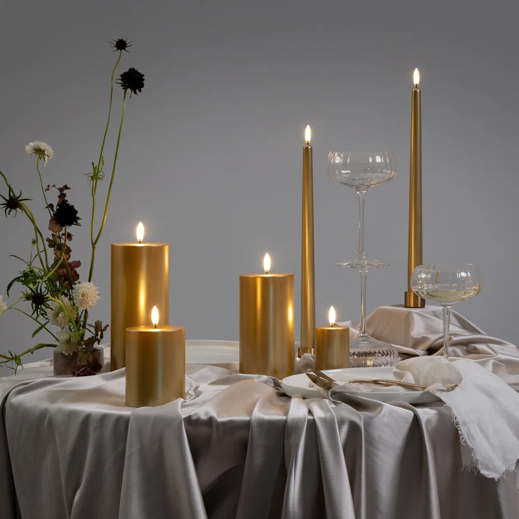 Piffany LED Spitzkerzen mit Goldfinish, 2er-Set, 2,3x32cm Kerzen, Votivkerzen, Tischdeko, Gold, Kandelaber