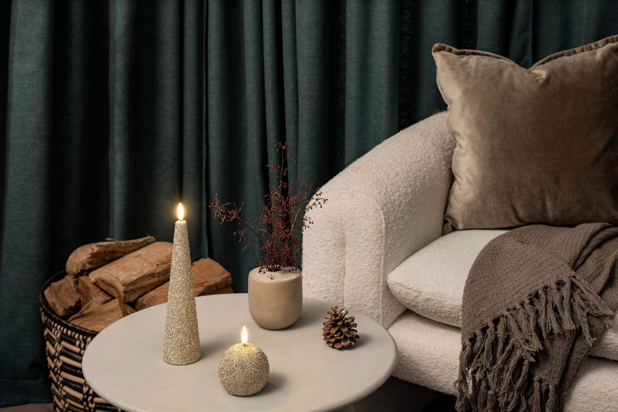 Uyuni LED Cone Candle 21,5 cm Champagne Glitter Uyuni LED Cone Candle 21,5 cm Champagne Glitter