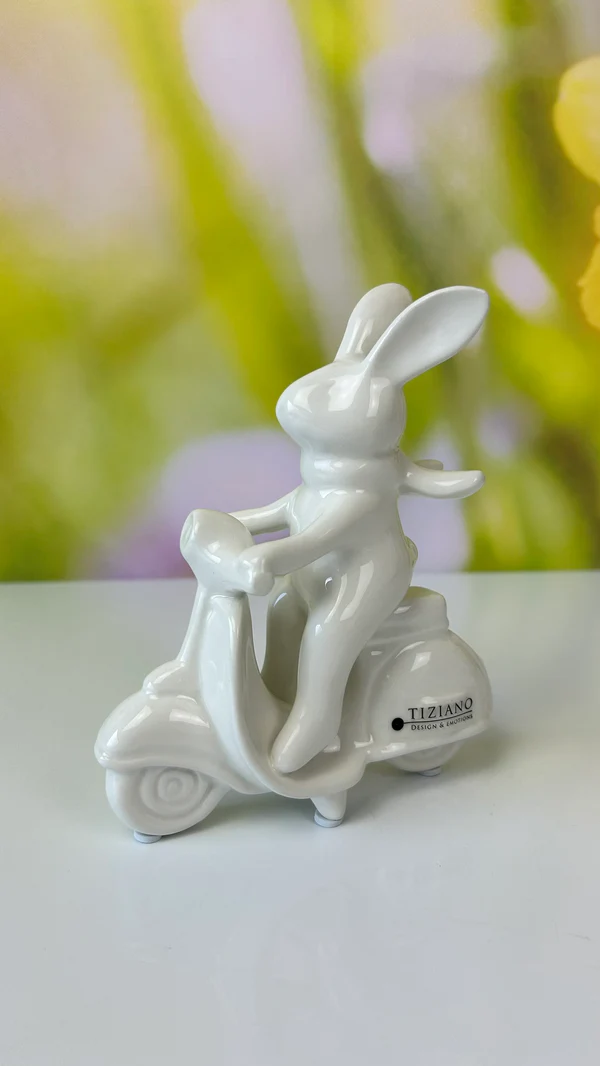 Hase Vespino auf Vespa 13cm cremeweiß