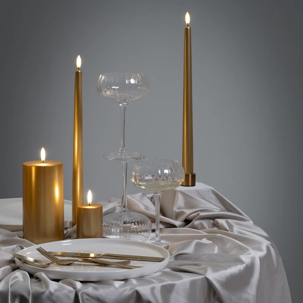 Piffany LED Spitzkerzen mit Goldfinish, 2er-Set, 2,3x32cm Kandelaber, Tischdeko, Kandelabergold, Glasweck, Tischläufer