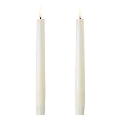 Piffany LED Spitzkerzen im 2er-Set, Elfenbein, 2,3x20cm Stabkerzen, Elfenbeinfarben, Schlanke Form, Geriffelte Enden