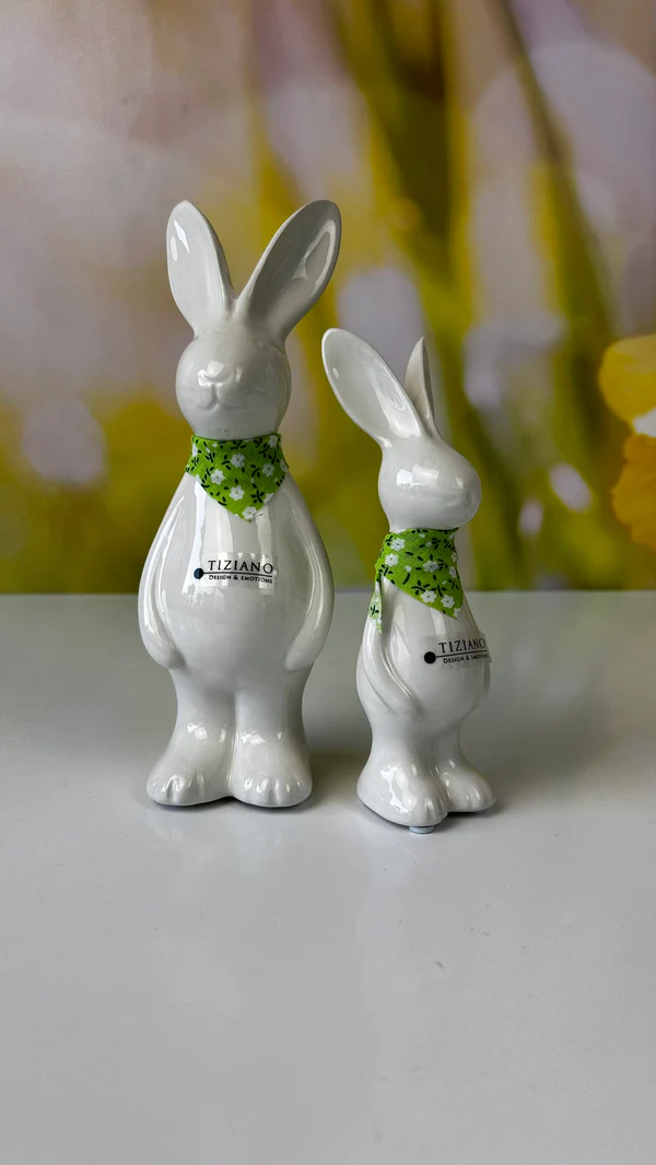 Hase Gabrio mit Halstuch grün 16cm cremeweiß Hase Gabrio mit Halstuch grün 16cm cremeweiß