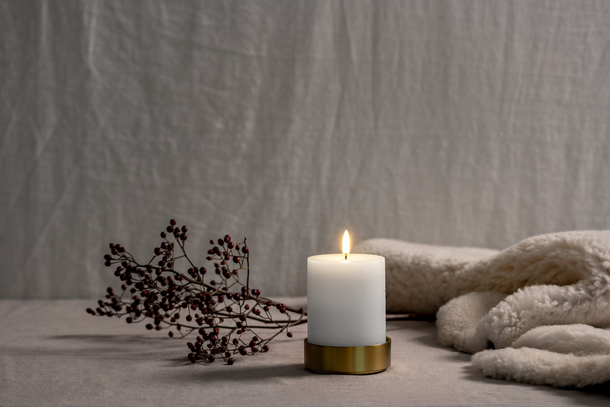 Uyuni Stumpenkerzenhalter Light matte brass Uyuni Stumpenkerzenhalter Light matte brass