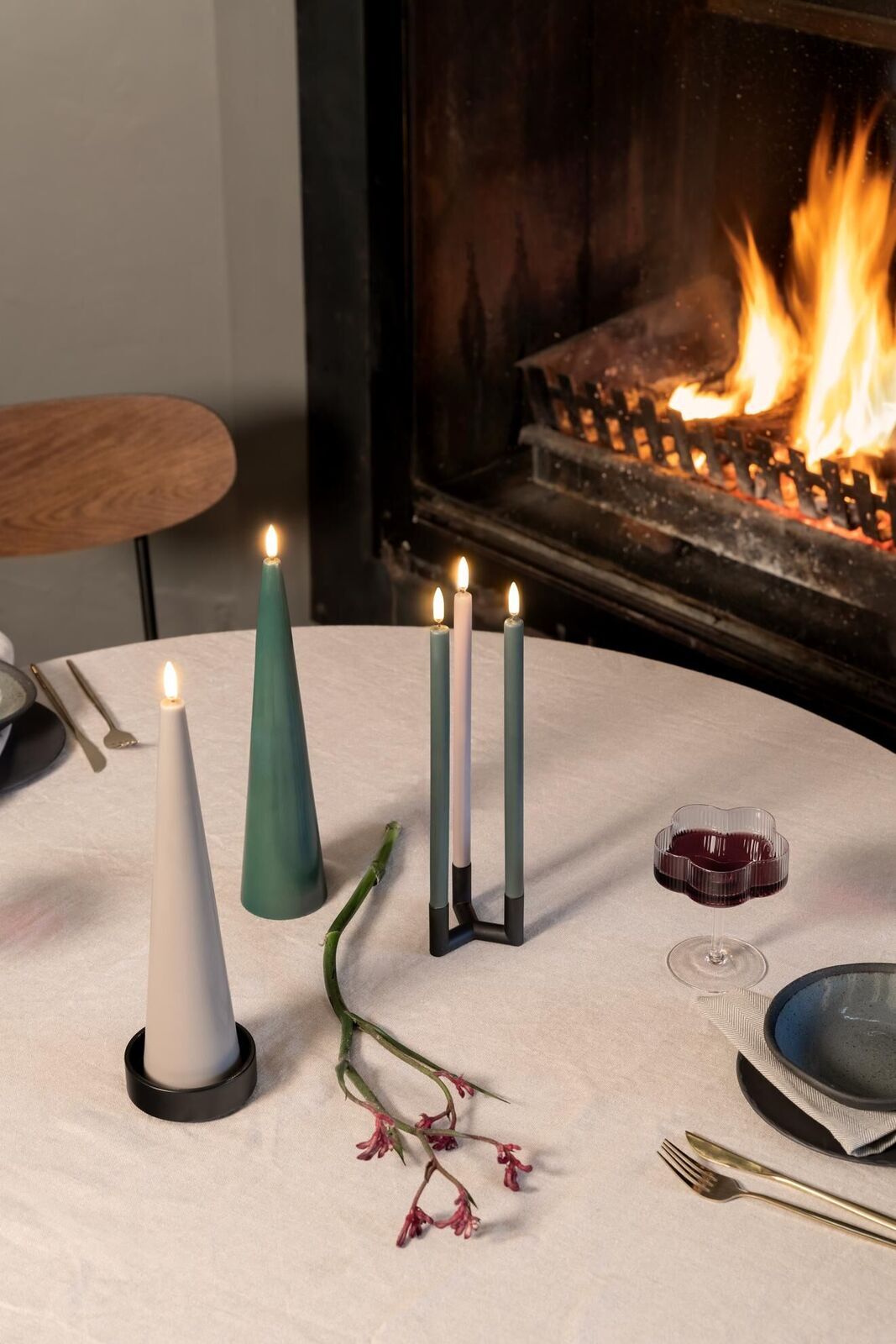 Uyuni Stumpenkerzenhalter Light mattschwarz Uyuni Stumpenkerzenhalter Light mattschwarz