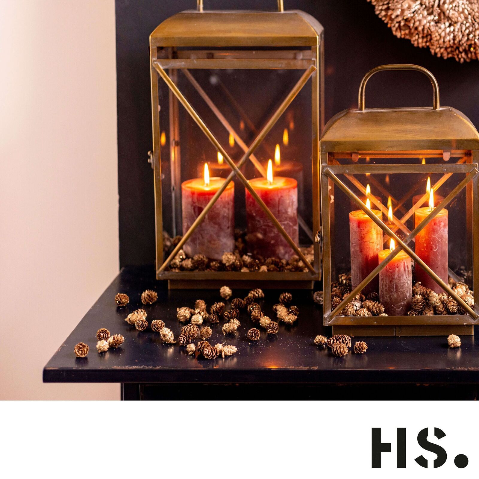 Tannenzapfen Deko gold